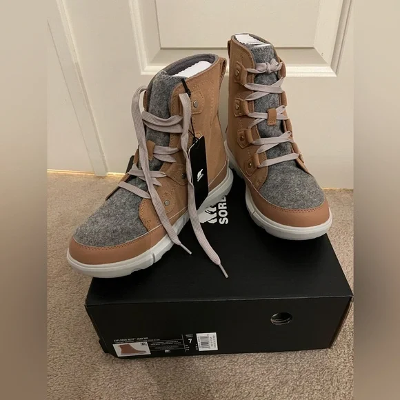 NWT Sorel explorer next Joan boots size 7